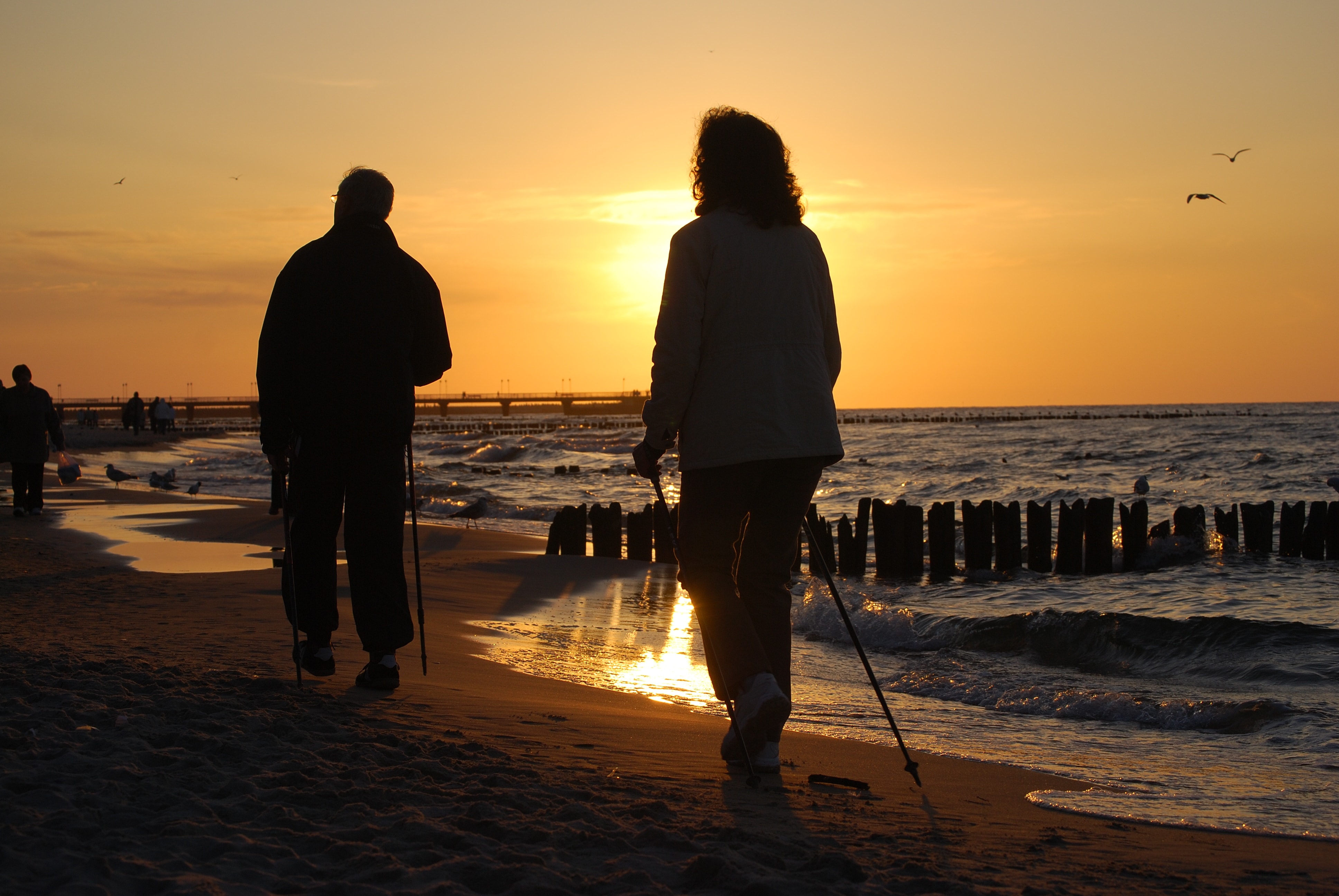 Nordic Walking nad morzem w Kołobrzegu – zachód słońca
